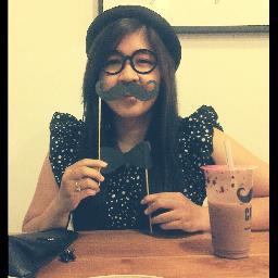 Line, Instagram : Merriewilona