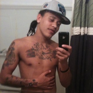 heavy smoker cigs n trees n heavy drinker bean popper n jus lyk to kik it man go clubbin mall get tatted jus bout anything ur average nigga do i does lol