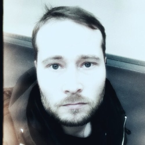Visual designer, art direction, photography, information design, entrepreneur.
