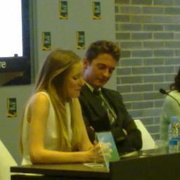 El 6/4/2013 , conoci a @IngridSunyer , en la firma de libros de @xavimartinez , en barcelona .
Cuenta creada por @la_pelukera el 9/7/2012 , #gracias :)