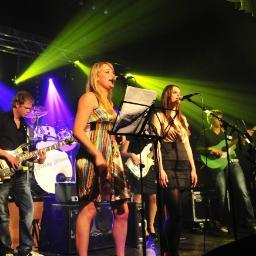 stickynotes9's profile picture. 8-koppige (vrienden)band