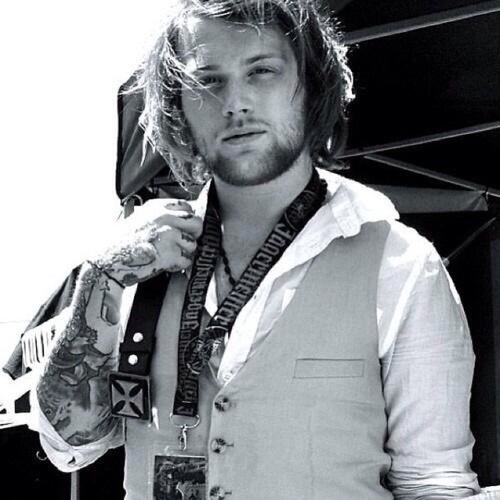 I'm the vocals behind Harlot and Asking Alexandria. I'm in love with a girl called Anne. //Roleplay//