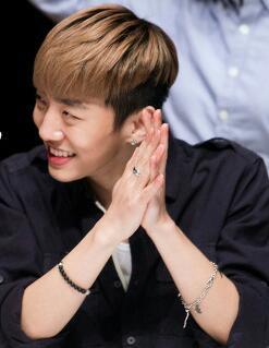 Hello I'm Bangyongguk[Just bot not real] Leader of B.A.P Would like to know more follow me. PS. Luv.Zelo_BAPROBot real @BAP_Bangyongguk [Open 13/02/06]