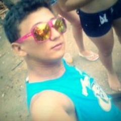 Sou um Cara que gosta de fazer varias coisas e principalmente Amizades...I Love Everybody♥