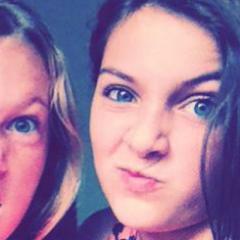 Joely, 12. I love horses, unicorns and Louis Tomlinson, Follow me, I follow back.