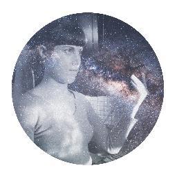 mariclarinette's profile picture. Auteure-compositrice-interprète, chasseuse de pigeons et extra-terrestre.