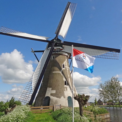 Het MolennetwerkZH wordt door Erfgoedhuis Zuid-Holland gerund. Samen sterk voor Zuid-Hollandse molens!