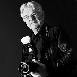 Getrouwd met Dinie ter Veen; vader van 4 kinderen; eigenaar  PR bureau Graphic Sound, fotograaf, natuurliefhebber, hobby zingen: Iers, Country, Gospel.