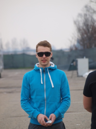 AOliversV's profile picture. Looking up for a perfect day