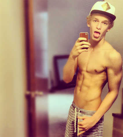Jordan jansen+jason castro followed 7/3/13,  @codysimpson! ♥♥LOVE YOUU!!♥♥codys my world;he followed on 17/4/13♥