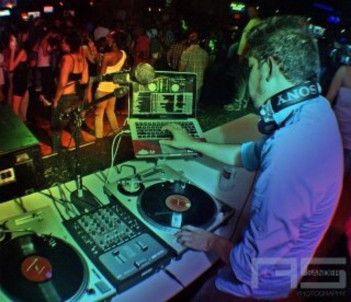 Official Twitter of the Promotions team for @DjDistrakshun #DMVHitsquad #LaNueva877 #LosDeLaNazzaDJ