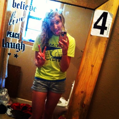 Im 15! I love to hang out with my friends :D my bestfriend is also my boyfriend. I love taking pictures and being in front of the camera.❤