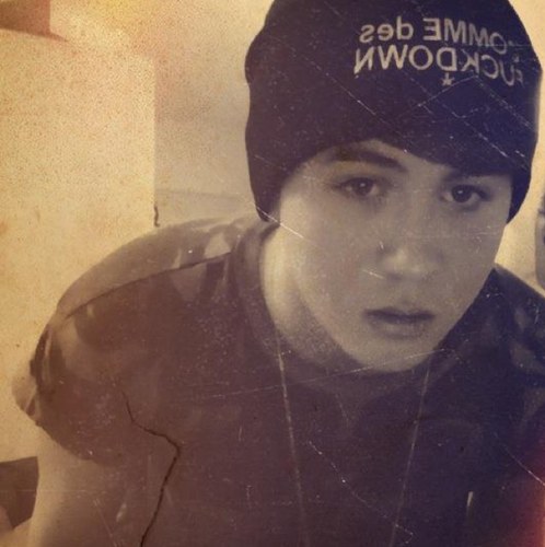 Follow Jay, because he's beautiful and he likes yumyums, most amazing person ever and deserves a follow x x x x x - @cornjayuni