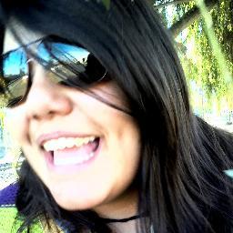En esta vida, nada es coincidencia, Y debemos mirar a la humanidad con los ojos del corazón. Solo soy una loca simpática que le gusta volar y reír.