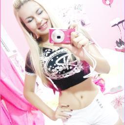 Andressa Desmarest .20 anos, escorpiana,bipolar,engraçada...'Sou abraços, sorrisos, ânimo, bom humor, sarcasmo!!!