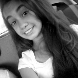 Oi (:  , Sou  chaata demais , ciumenta ,sincera , curiosa ,    Segue aee ?