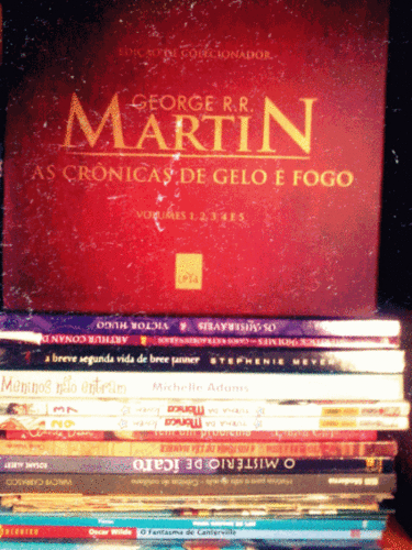 Um leitor vive mil vidas antes de morrer, o homem que nunca lê vive apenas uma. (George R. R. Martin) 📃