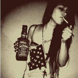 Locura en la sangre. Cannabis en vena. Intento de normalidad desde el 98. Entre fumada o inestable. Reggae and erreapé music. República. Follow back.