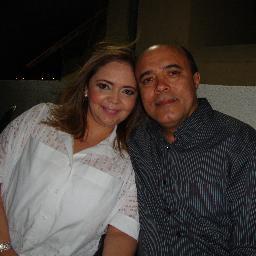 Cristã, casada, mãe de uma linda filha, servidora pública, especialista em direitos humanos, gosto de música e cinema