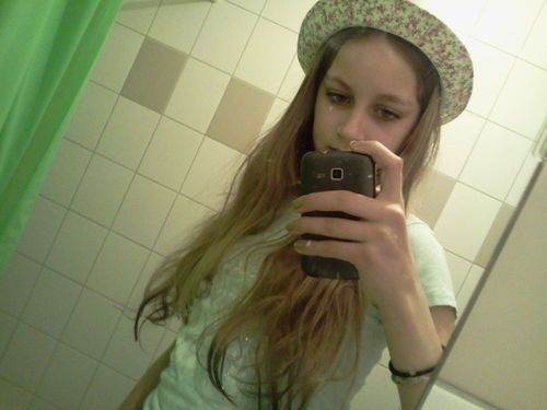 ik hou ook van me vrienden XD

ik mis je niet , ik mis de persoon die je eerst was, voordat je veranderde..