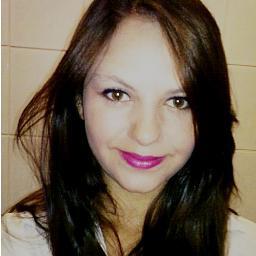 As pessoas geralmente são feitas de carne e osso mas, eu acho que fui feita de orgulho e desconfiança. ♔