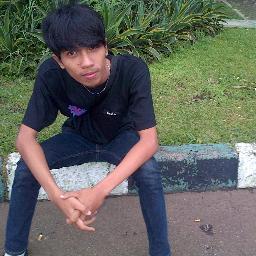 reza_empattiga's profile picture. :: gw ga mau runtuhin bangunan yang udah tegak ::