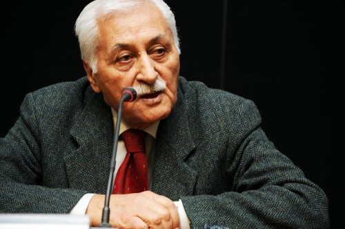 Şair - Yazar  
Bazı Kitapları: Tabuları Yıkmak, Üsküp'ten Kosova'ya, Sözün Doğrusu 1-2, Türkistan Türkistan