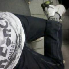 Oie.Tenho 14 anos , danço free step jogo http://t.co/fuylAf2Mfs meu nick do habbo é gatojonatasjp , jogo futebol entre outras coisas..