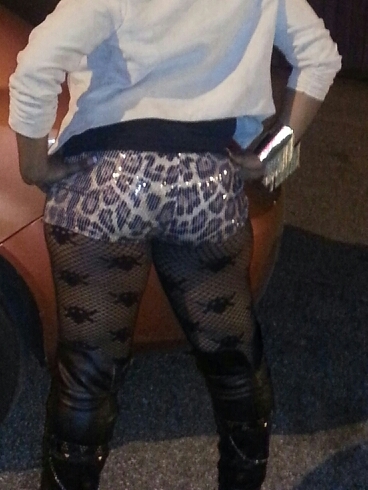No nonsense type chick that is down to earth and pretty much laid back.. The type of chick that makes a man weak in the knees with just one touch!