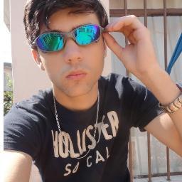Quanto mais você me critica, mais eu vou me levantar ♫♪ '