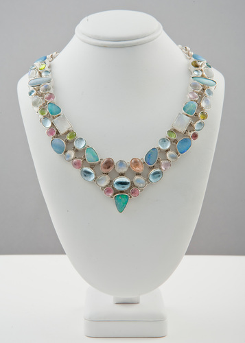 We offer jewelry and more made from semi-precious gemstones, using almost 200 different stones. All of our items are hand crafted! http://t.co/wdBPEbgEog