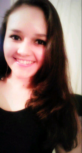 Sou uma guria campeando um mundo de amor e me vou rumo o futuro, tendo no peito um tambor