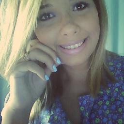 Não busque boas aparências, elas podem mudar. Só precisamos de um sorriso para transformarmos um dia ruim.