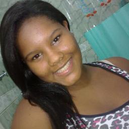 Sou Belieber, ciumente, boba, insegura, romântica, alegre, irritante, orgulhosa, sonhadora, exagerada e dramática. 
Follow Me Bieber ?