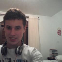 zf_henrique's profile picture. 