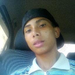 Sou alegre mt feliz e amo quem me ame gosto de esportes e sou amigo de quem é legal não importa a aparência ou a cultura se quer ser meu amigo faça valer a pena