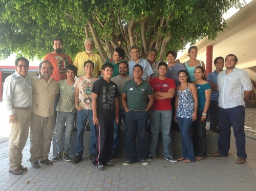 Desarrollamos competencias en los jóvenes para que resuelvan sus necesidades y aspiraciones laborales, como protagonistas de historias de éxito.