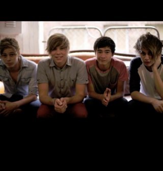 5 SECONDS OF SUMMER FOLLOW ME!