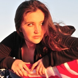 I sing country music...I love kangaroos, glitter, Psych, Jamba Juice, and the number 14! 
http://t.co/9VASNGw95g