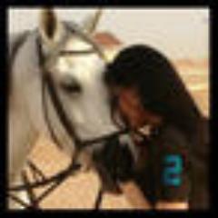 تعانق عيني جبل أحد كل صباح وشموخي كجماواتها هي أساسي ومسقط رأسي إبنة ..طيبه..