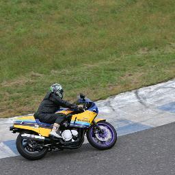 53歳　男　
趣味　オンロードバイク　R－1 Z2
　　　オフロードバイク　XR125L
　　　点5の麻雀
　　　日本酒