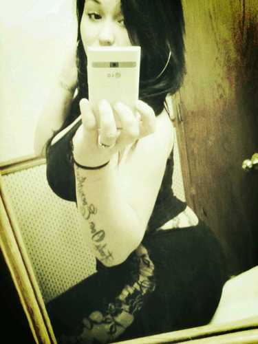 fUCk HAtERS ' GEt $$$$ (ii follow back hoesss) broke niggas dont follow Lol ;D '  #19 years oldd.  #TRIll FAMIlY.   °·* bloww a saack & stfu *·°   ^_^