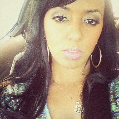Therapist by day, Enjoys motherhood by night. Diva 24/7!