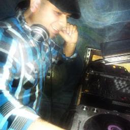 DJ, Producer: For my complete bio: 	
http://t.co/eurdbTPhnW
http://t.co/buNw2B6xAS
http://t.co/7W0Ci0QOsN