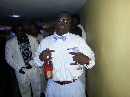 LAID BACK OPEN MINDED TYPE DUDE.PEOPLE PERSON AND HATE DRAMA. BOUT HAVING FUN AND LIVING LIFE