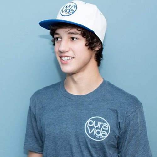 Im a really GLICE girl that is obsessed with Cameron Dallas!