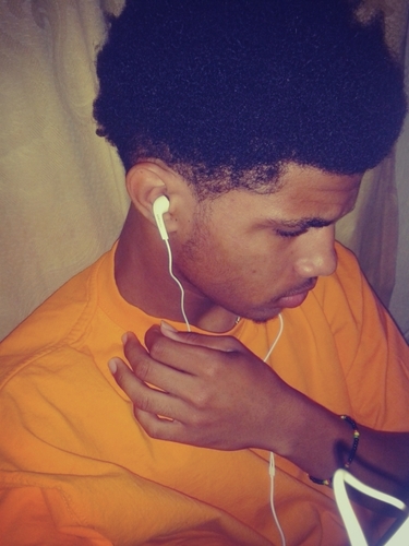 Down to earth singer/songwriter with hopes of becoming one of the most talked about artists of my time - Music is what keeps me going ;)
