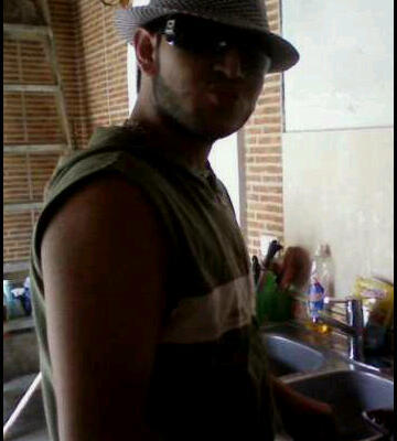 soy chevere jodedor...!!! rumbero y poes bueno si kieres saber mas de mi conoscanme