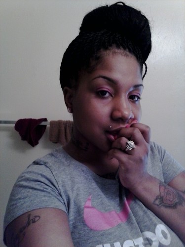 20 , two kids , Zy'Leyah && Messiah , singLe , badd bxtch aint much more to say .