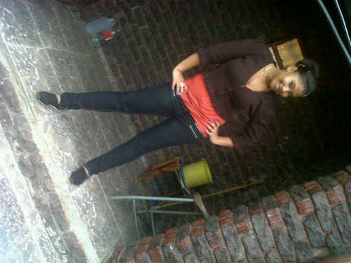 Hey I'm Monique I'm 16 and love dancing n singing!!! My fav celebz are prodigy from MB and Nicki minaj